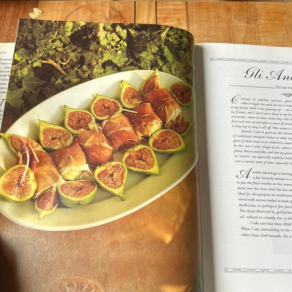 The Villa Table 300 Classic Italian Recipes 1st Ed 1993 De’Medici Hardcover Book - Picture 2 of 6